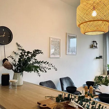 Modernes Mit Balkon & Highspeed-wlan