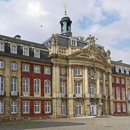 Schickes, Stilvolles Und Helles In Lägenhet